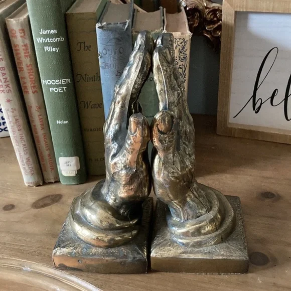 Hand sculpture brass/gold bookends - Picture 2 of 5